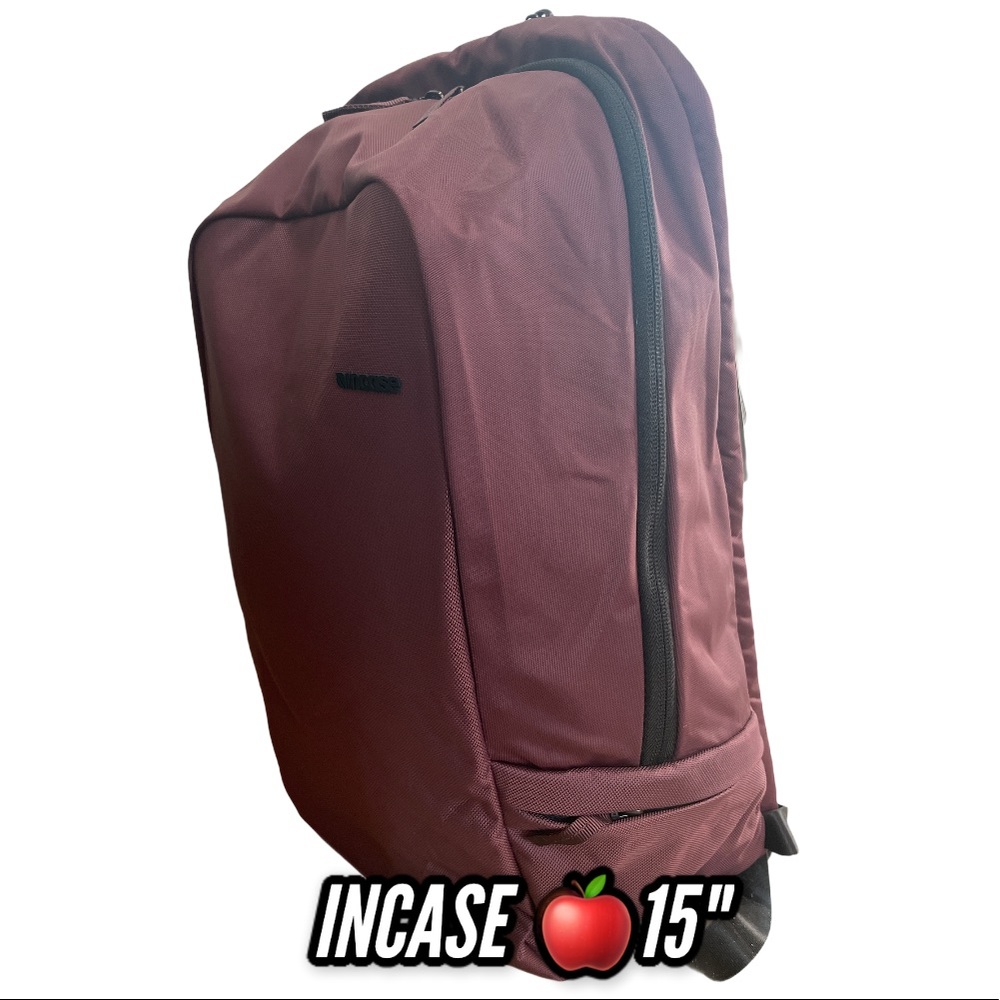 INCASE Icon Compact Pack Magenta Fits up to 15"